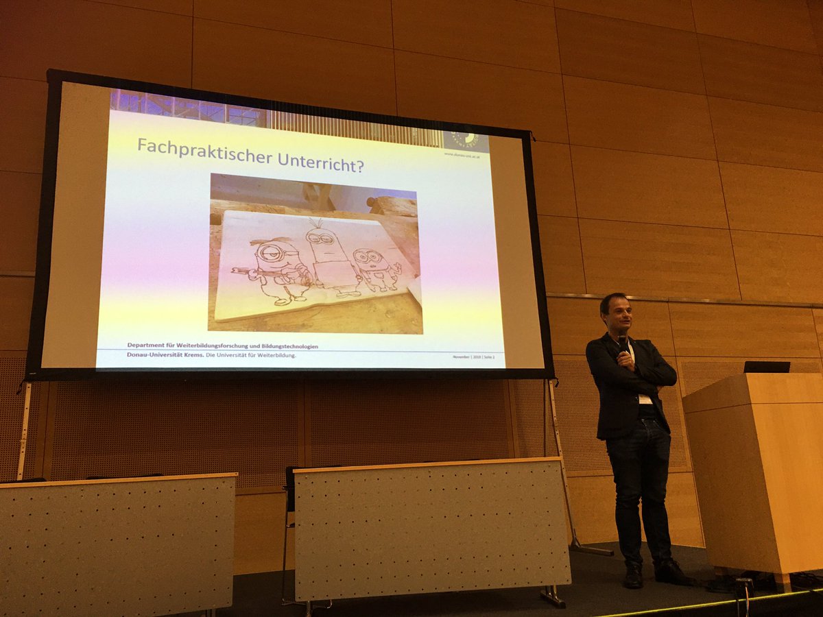 #Education <a href="/stefanoppl/">Stefan Oppl</a> spricht wie man mit Reflexionsprosse von Tun zum Umsetzen kommt mit Unterstützung von Erklärvideos@ @imb <a href="/eeducation_at/">eEducation</a> <a href="/lacknere/">Elke Höfler</a>