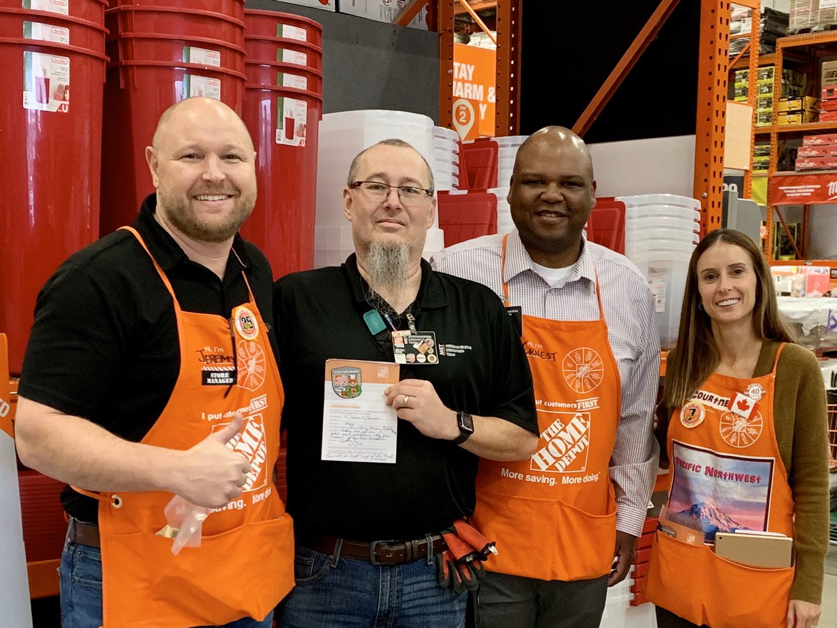 JeremyHashTHD's tweet photo. Congrats to MET DS Jason for being selected DS of the Month! Thank you Jason for being a great leader and awesome partner! #JasonROCKS! https://t.co/309aIb9OmF