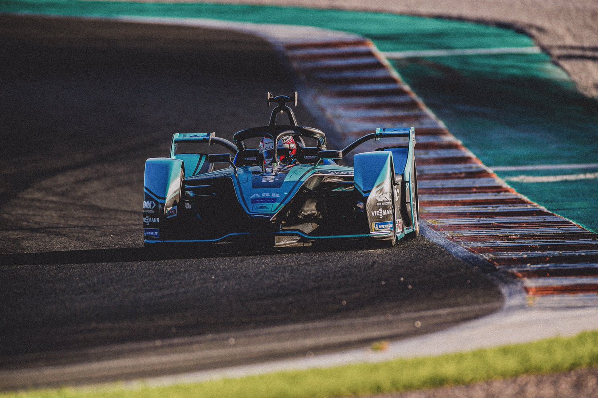 Castrol's tweet photo. π #ThrowbackThursday to Season 6 @JaguarRacing @FIAFormulaE #FETesting
Not long until the #DiriyahEPrix πΈπ¦
#Castrol #eFluids π§ͺ https://t.co/GUMSnHU2TR