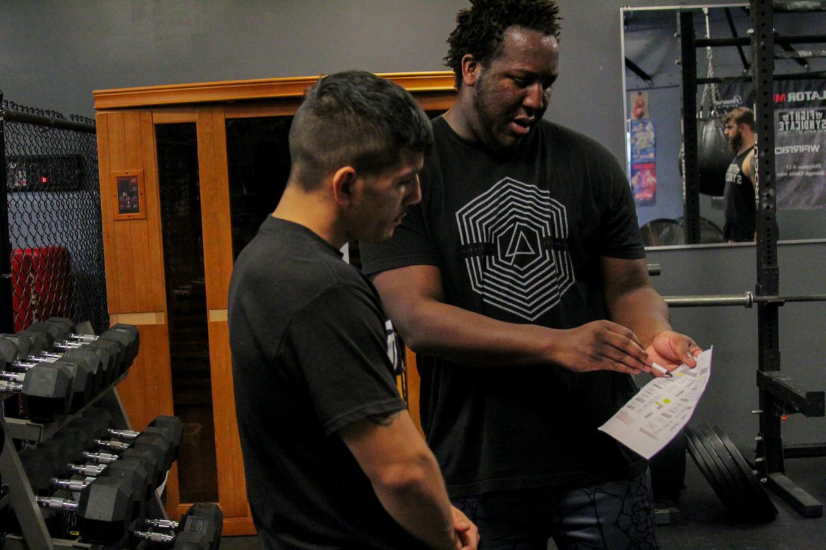 fightsyndicate_'s tweet photo. In our strength and conditioning class Coach @the_warriopr_juarez goes over detailed programs and workout routines and tailored to your specific health and fitness goals-Strength and conditioning classes are Tuesdays - Thursdays at 6:15 pm 
-
📸: @kurt_createwhatstrue https://t.co/unSxEqEble