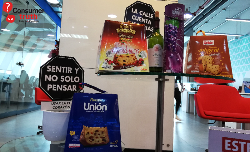 consumer_truth's tweet photo. Contentos con la visita de @MartinSaldanaD y el Team @union_pe ❤️ Mil gracias por el detalle de su visita y por engreírnos con sus deliciosos (y nutritivos) Panetones Integrales con Castañas, el Premium con Arándanos y el Jugo de Uva 😚  #SaludablePorNaturaleza #NavidadEsUnión 🎄 https://t.co/XSV3MLUKFA