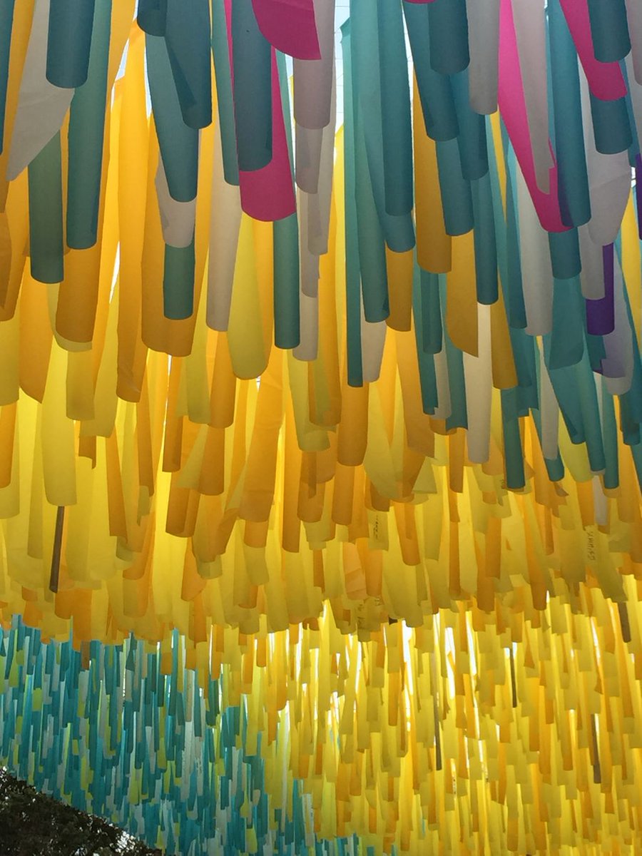 PinataBerlin's tweet image. Heute die Kunstinstallation „Vision in Motion“ von dem Künstler Patrick Shearn angeschaut.

#30jahremauerfall #brandenburgtor #visioninmotion #colourful #BerlinWall30