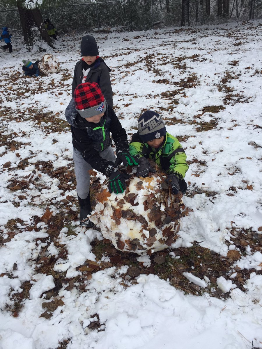 TosorontioPS's tweet photo. Recess enjoying the first snowfall and building new friends @TosorontioPS https://t.co/tPF9yyHv4O