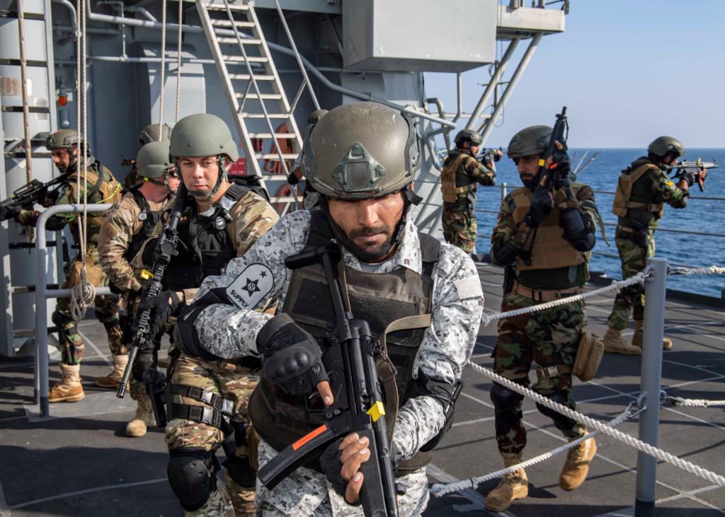 #USNavy Sailors and Pakistan Navy sailors conducted a visit, board, search and seizure #VBSS exercise aboard #USSNormandy yesterday as part of #IMX19. #NavyPartnerships