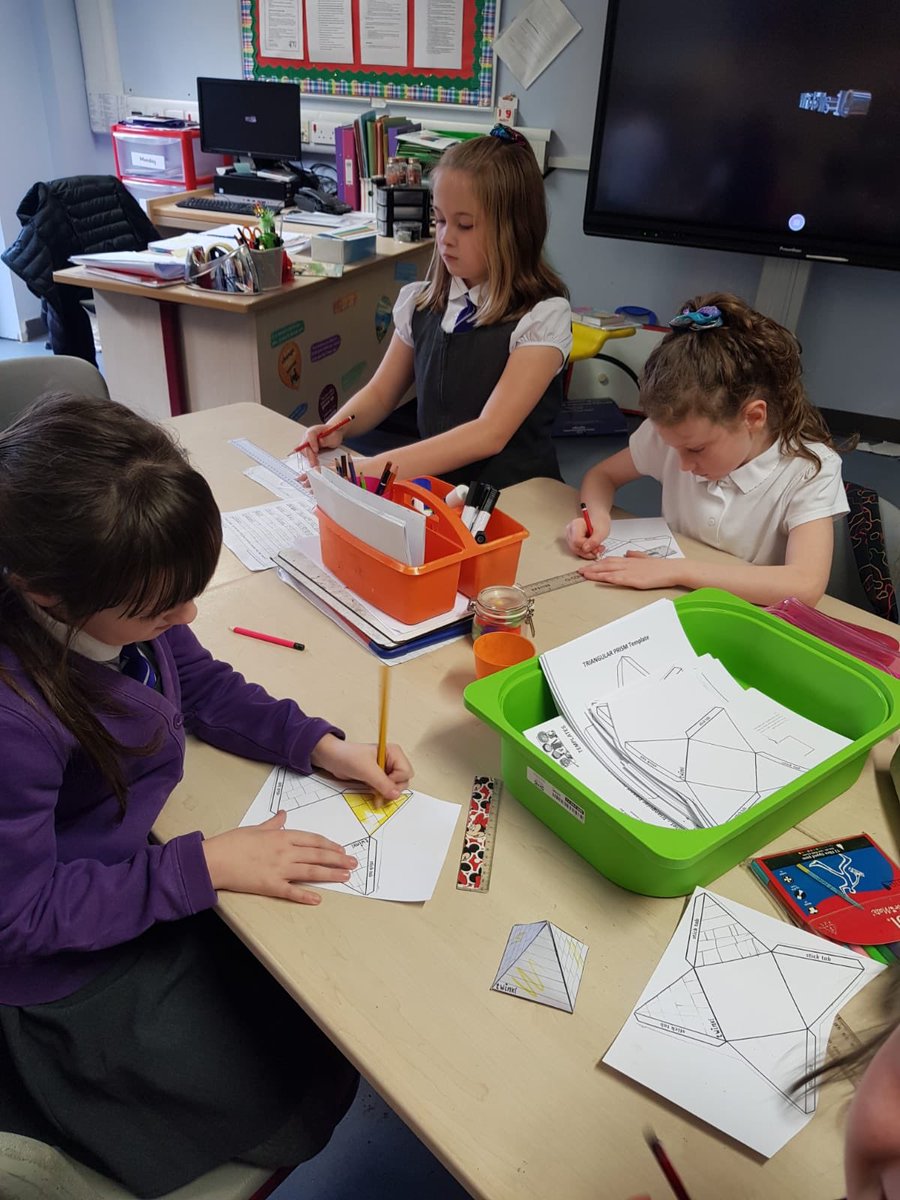 AnnanhillPS's tweet photo. Primary 4MC enjoying taking part in some Ancient Egyptian topic activities in class today. #funinp4 #topic https://t.co/9cfBEWA18Z