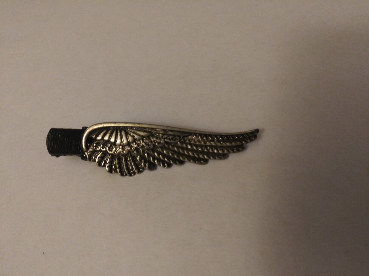 magickvalkyrie's tweet photo. ⛧ Wing Hair Clip ⛧

$6 includes shipping 🖤

DM to claim
#BlackMagicValkyrie https://t.co/lRl9QY1pL1