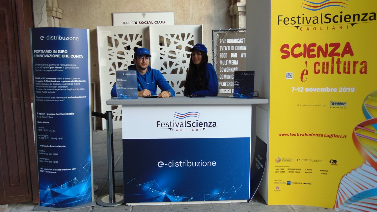 edistribuzione's tweet image. Sei pronto per il @Festivalscienza di Cagliari? Ti aspettiamo nel nostro spazio in piazza dei Centomila con laboratori di robotica, Realtà Virtuale, giochi, quiz e #OpenMeter, il contatore elettronico di ultima generazione. #EDistribuzione
