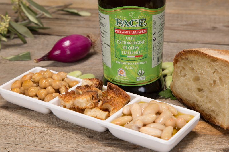 Assaggia il nostro olio extravergine piccante leggero caratterizzato da un gusto ricco leggermente piccante con sentori di oliva verde, ideale a crudo su tutte le pietanze -> bit.ly/olioevopiccant…
#olio #olioevo #extravergine