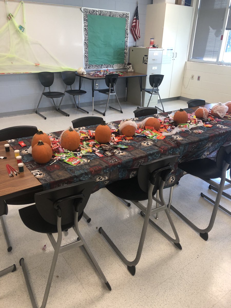 bhs_413's tweet photo. Thank you @Blythewood_AVID for celebrating Halloween with us today @bhs_413 @BwoodBengals https://t.co/6dOp4LoP2p