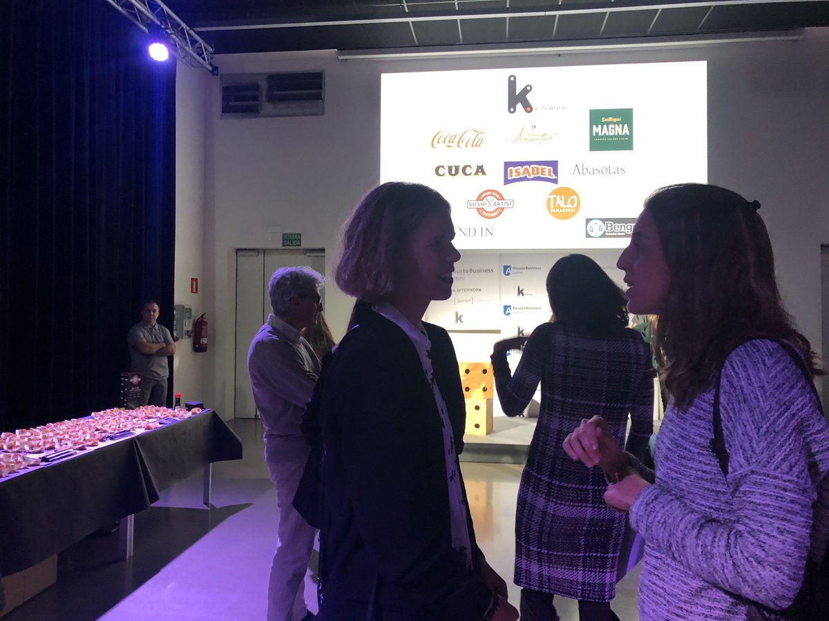 Kutxabank's tweet photo. Dena prest #DBAAfterwork-a hasteko. Gaurkoan, Virginia Matesanz etorri da @AlumniDBA -k antolatu duen ekiraldira. Si queréis ver los temas que va a tratar, entrad en el Instagram de Kutxabank y echad un vistazo a las historias. https://t.co/0x02rl2CD5