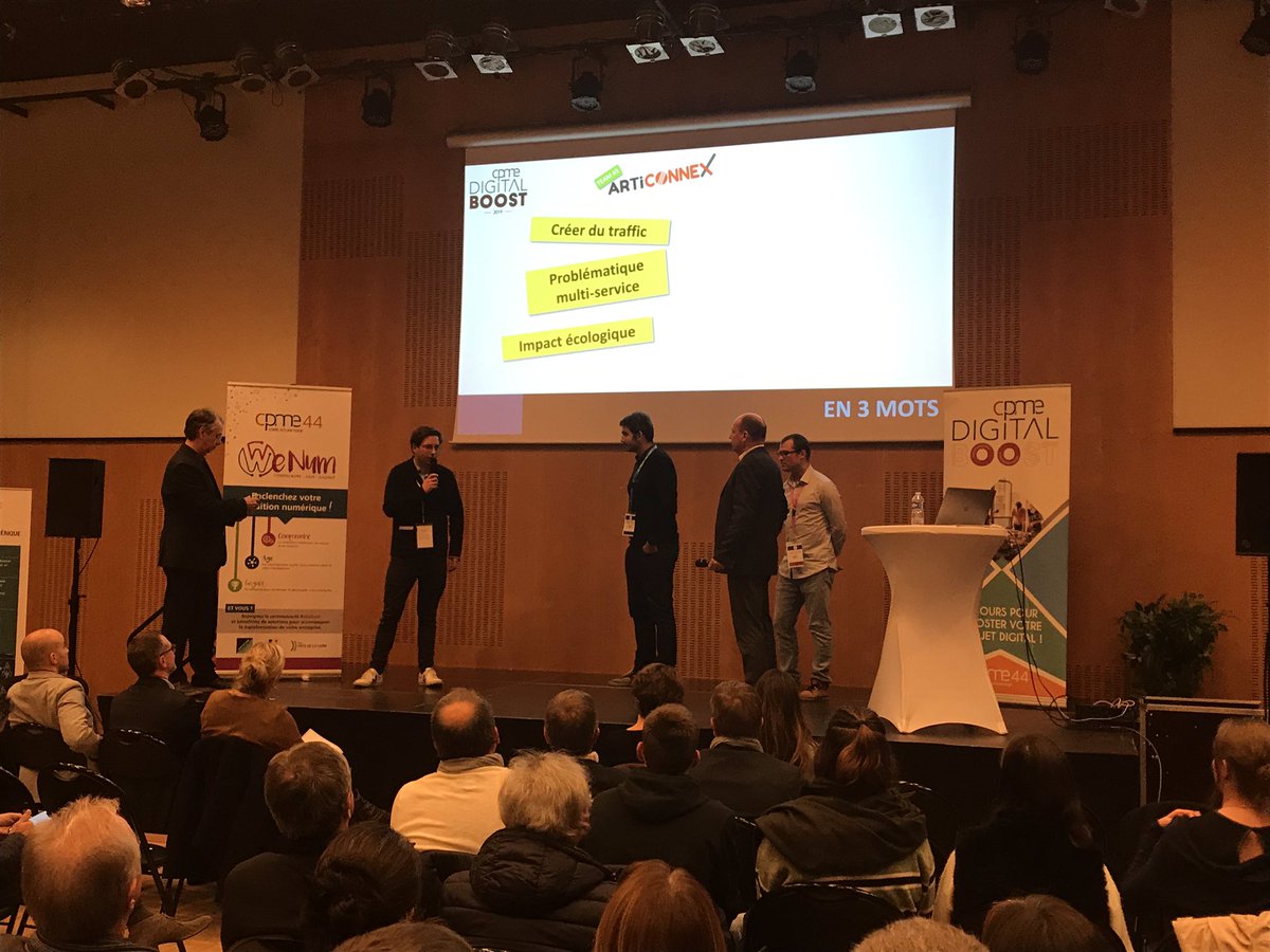 Place aux pitchs du 1er groupe « Plateformes de #services » avec @articonnex <a href="/atmoterra/">ATMOTERRA</a> <a href="/Gibbox3D/">Gibbox</a>