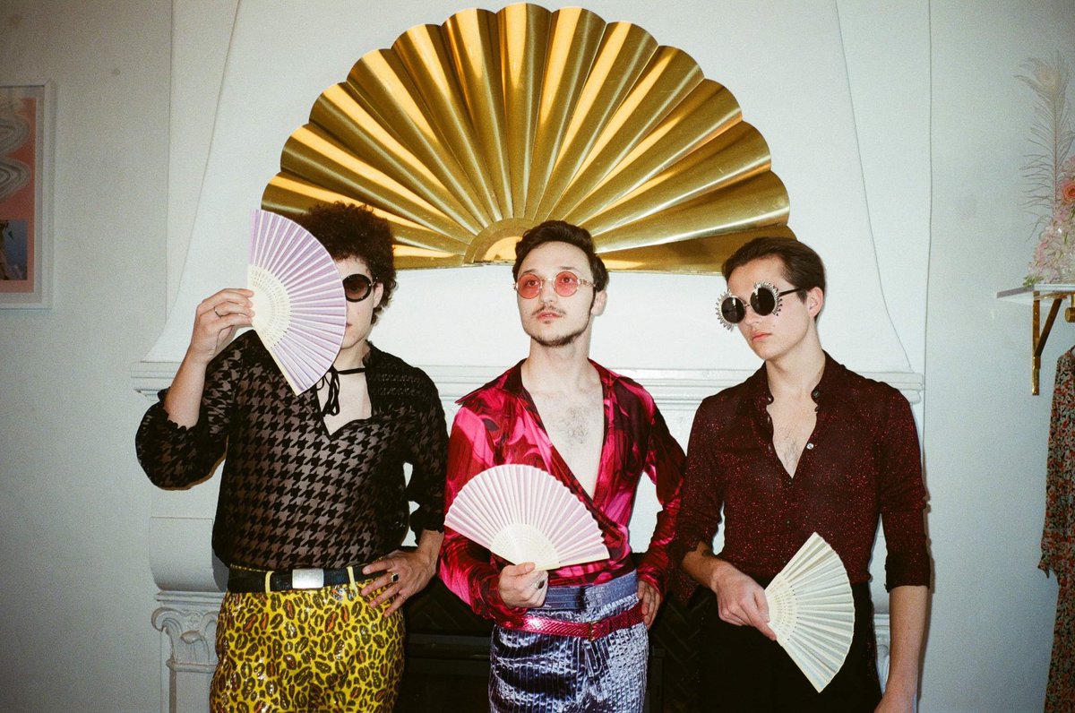 Our cover of “Ghost Town” by Kanye West will be released tomorrow. To hold you over in the meantime, check out our Spotify essentials playlist⚡️

open.spotify.com/user/themidnig…