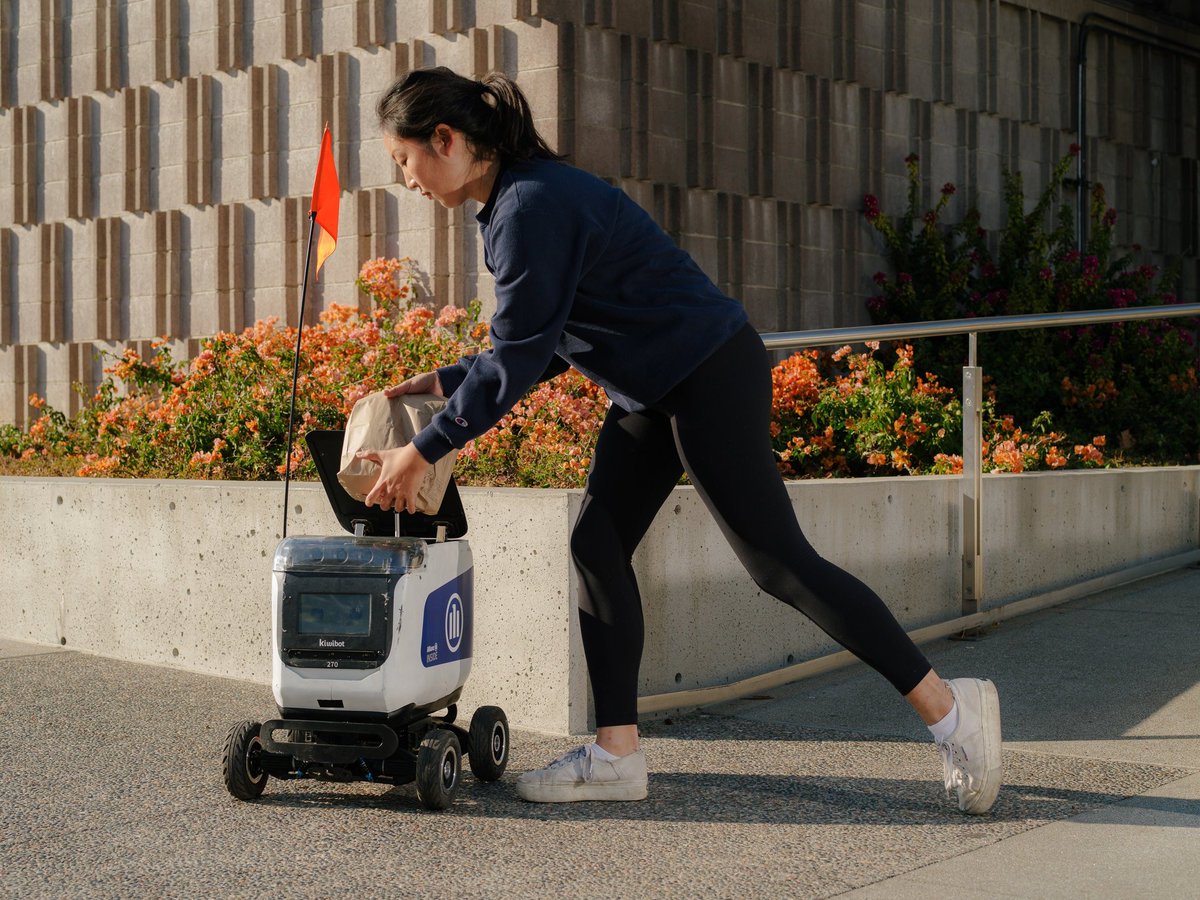 Self-driving vehicles will happen first with zero passengers on board. Check my take on robo-deliveries in NYT:
nytimes.com/2019/11/07/bus…