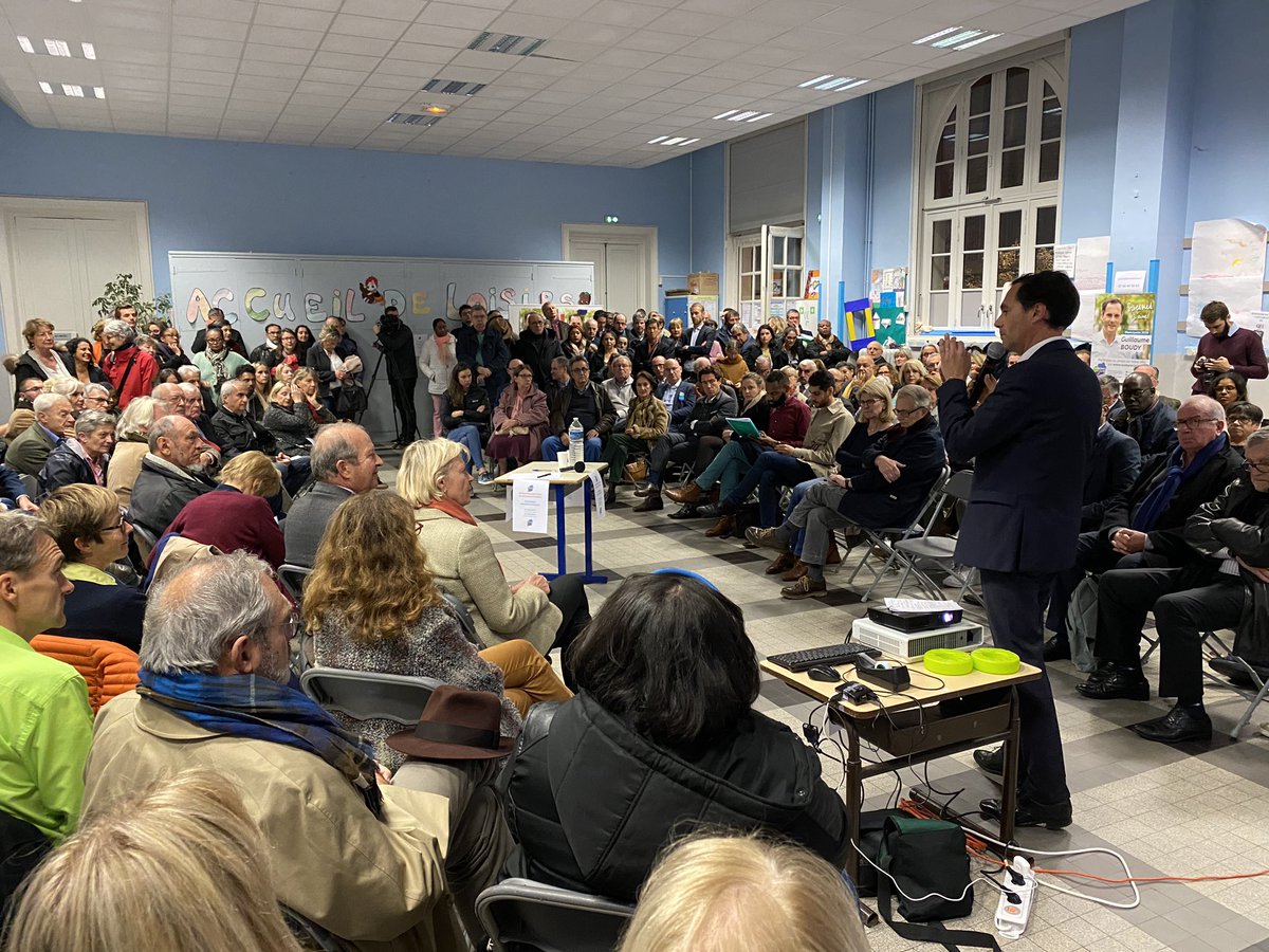 Salle comble pour la réunion du 7 novembre de @BOUDYGuillaume 
@SuresnesJaime 
suresnesjaime.fr
#AvecGuillaumeBoudy #Suresnes2020 #Suresnes #Suresnesjaime #Municipales2020 #Municipales #AvecBoudy #MunicipalesSuresnes #ReunionPublique #7Nov