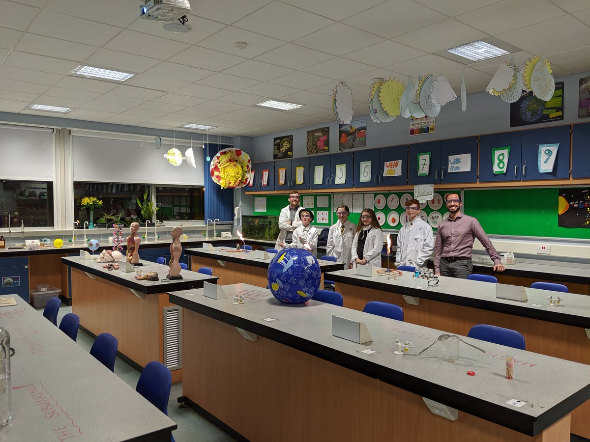 DalkeithScience's tweet photo. @official_DHS getting ready for the primary 7 open evening with our mad keen science group! https://t.co/hzoxShTOOL