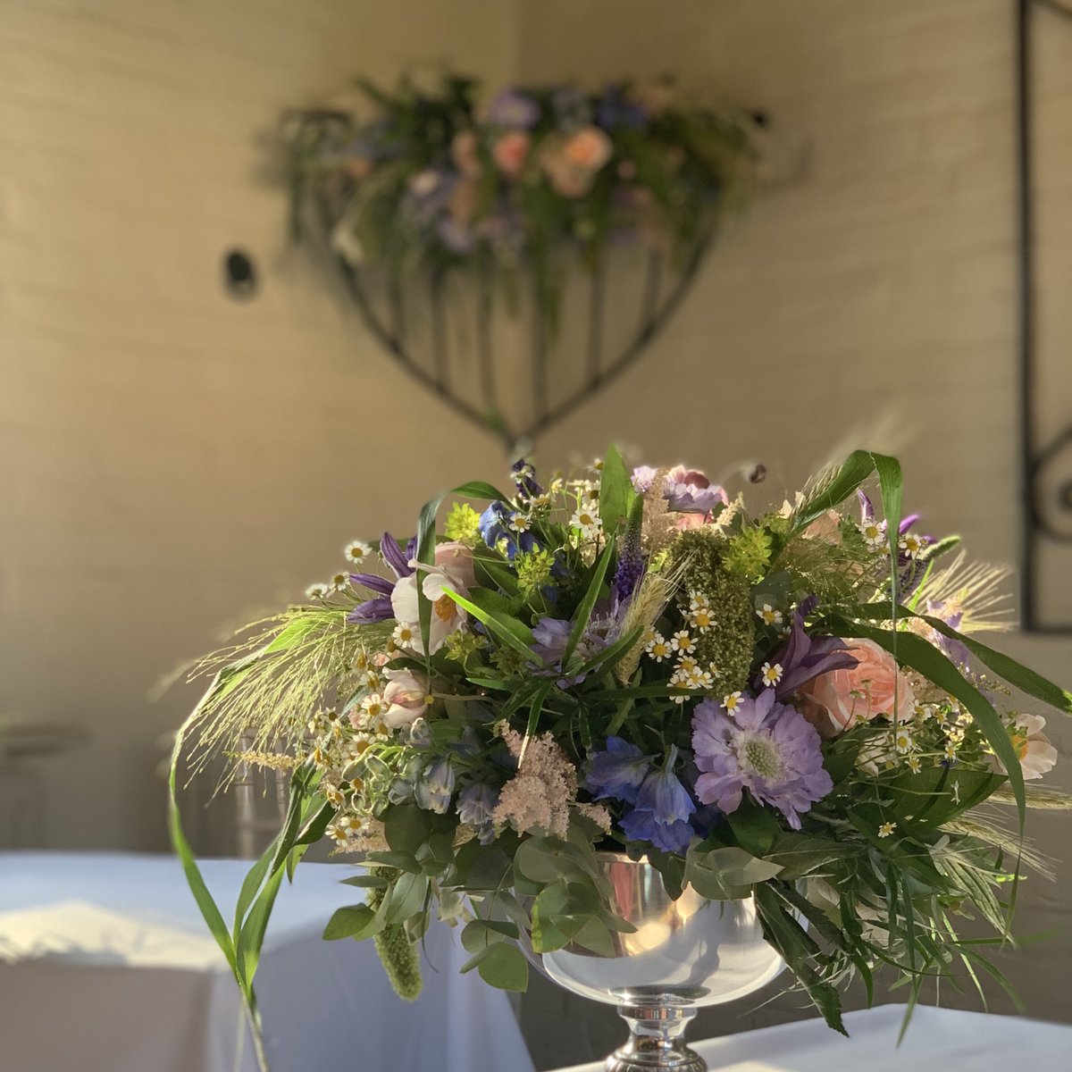 MaplesFlowers's tweet photo. Five Arrows Hotel in Waddesdon - How cute do these flowers look at this lovely venue... #wedding #flowers #instawedding #florist #maplesflowers #fivearrowshotel #waddesdon https://t.co/UGE6yuugzH