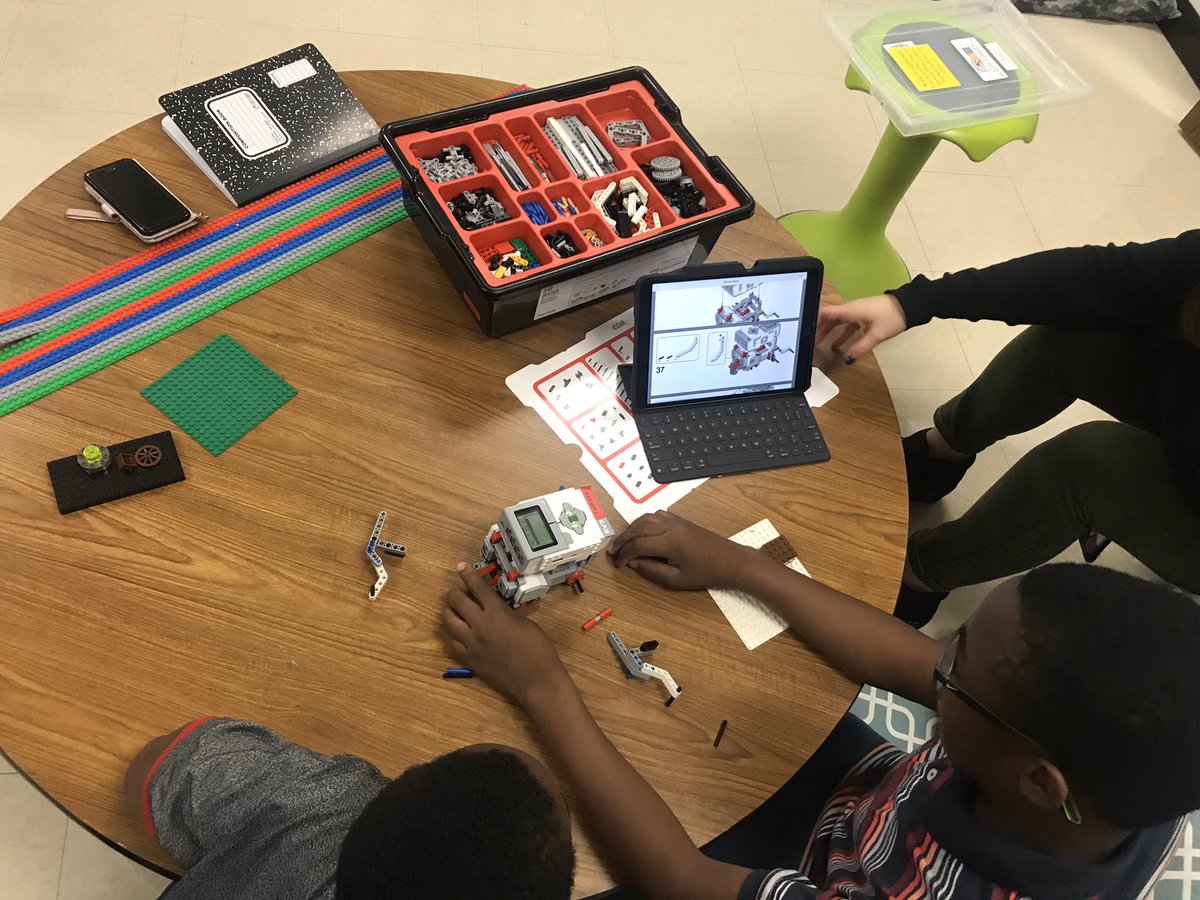 MarisolAnguita's tweet image. Robotics day 2, @LewisvilleES Let’s create champions. #lisdgt @ValdesNativ @jrodriguezLES @burlesonteaches @slawsonlisd #poniesturn10