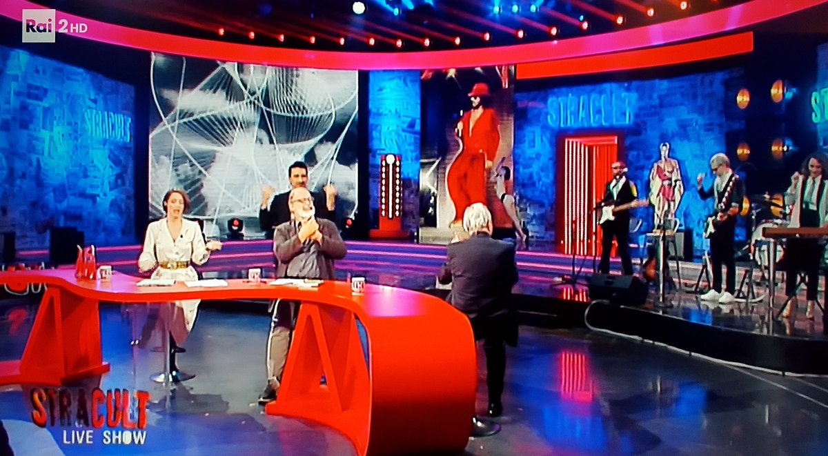 <a href="/Statale66/">Statale 66</a> srotolano un tappeto sonoro spettacolare per l'ingresso del mitico Vito Molinari.
#Stracult