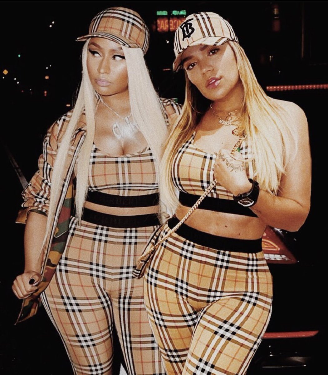 xobebesita's tweet image. tonight 💕💗✨👑 #KarolGxNickiMinaj