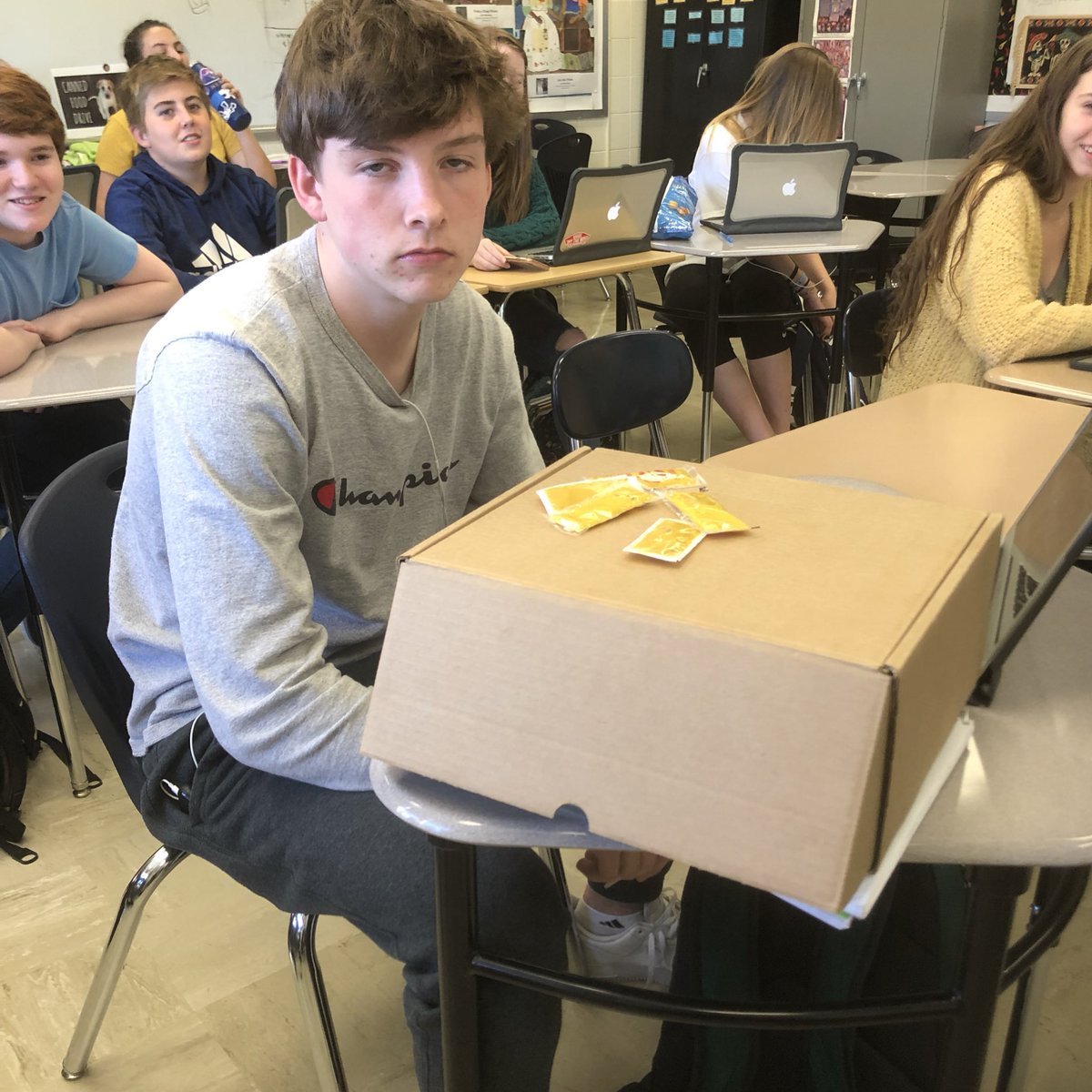 ProfeSays's tweet photo. ¡Felicidades Laci y Nick de hora 6!!Caja Misteriosa ♠️🌭 (yes, Nick told me he wanted me to post that particular expression...that’s how he felt about winning 5 mustard packets!) #ciliftoff https://t.co/ySnn7CZwsP