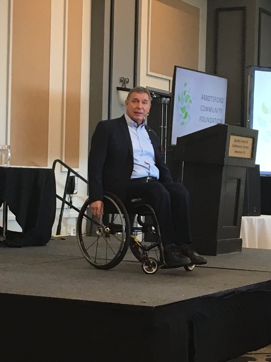 Proud to celebration national philanthropy day with Rick Hansen.  Congrats to @coachyoshia receiving the business recognition & @ReimerRavens receiving the school group.  #everyoneEverywhere Imagine a world without barriers