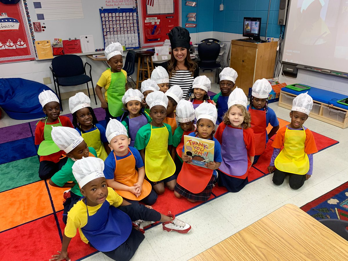 #ReadfortheRecord is always one of my favorite days of the school year as we help raise awareness about the critical awareness of early literacy! 👩🏻‍🍳📚👨🏽‍🍳🥘  @empowermcpss @Jumpstartkids @FondeElementary @AlabamaDeptofEd @Alabama_Reading