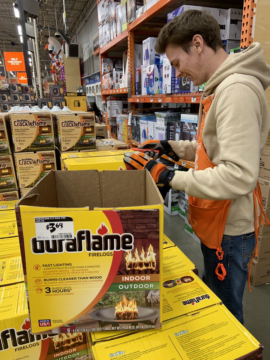 Excellent job Marty, caught delivering on our safety standards. Thank you 👍🏼 for using your 🧤 and safety knife properly. #SafetyFirst #SafetyMatters #SafeAllDayEveryday #SafetyBravo