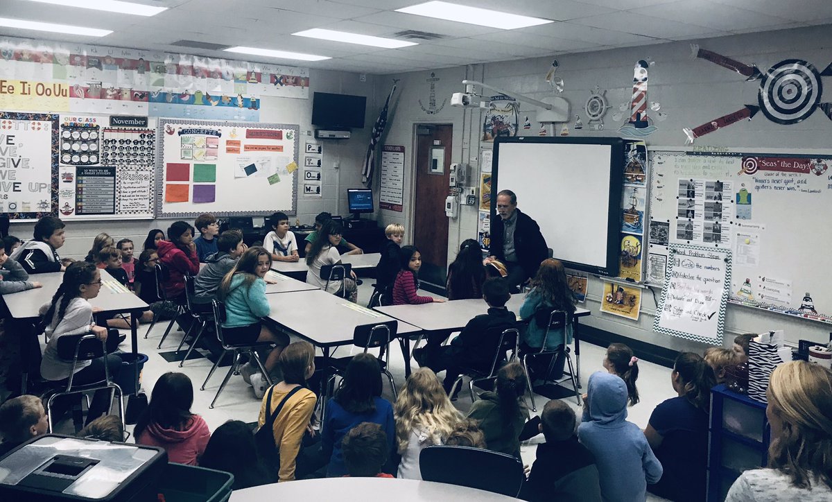 jenjidavis's tweet photo. @oakgrovefalcons Our 3rd graders sure did enjoy our County Mayor, Gary Davis, reading to them today! 🤗📘#ReadfortheRecord https://t.co/V0d6e65Hcy