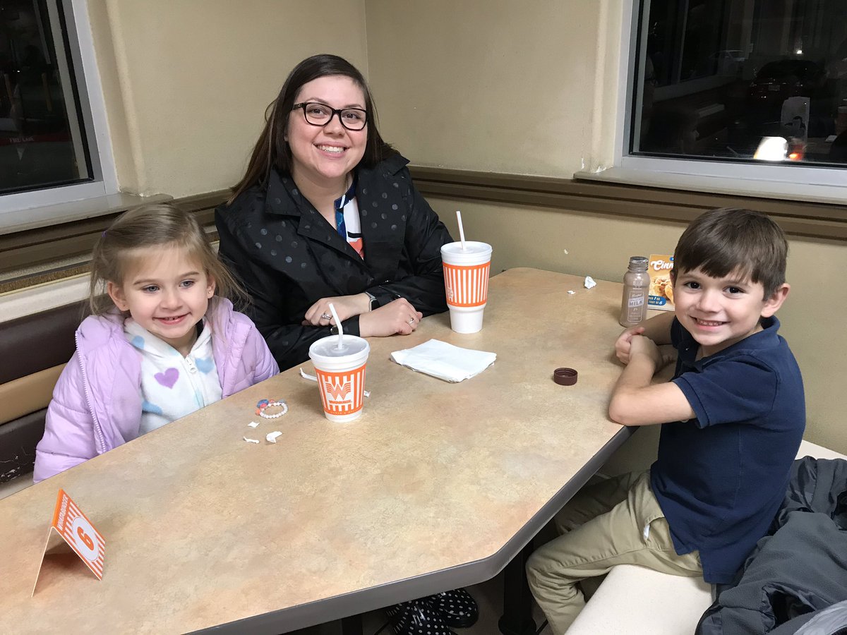ngonzalezperez's tweet photo. Such a fun crowd at Farine’s Whataburger Spirit Night! #funprizes #familytime https://t.co/F1Cyb0HRjb