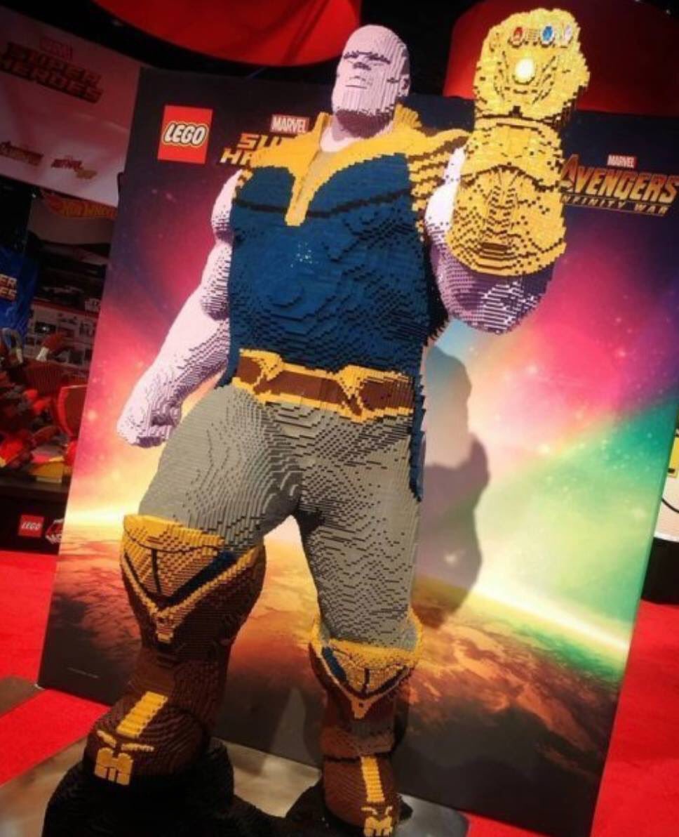 MultiversoTM's tweet photo. Thanos con 91.350 piezas de Lego. https://t.co/HWiJUYwK6R