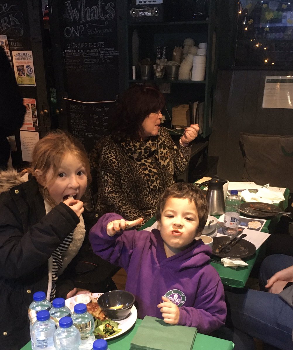 LScoffs's tweet image. A successful tasting evening with some lovely people! It was lovely to get together with @BathEcho and @ThePigGuide! Good to finally meet @TheAnimalDisco too!