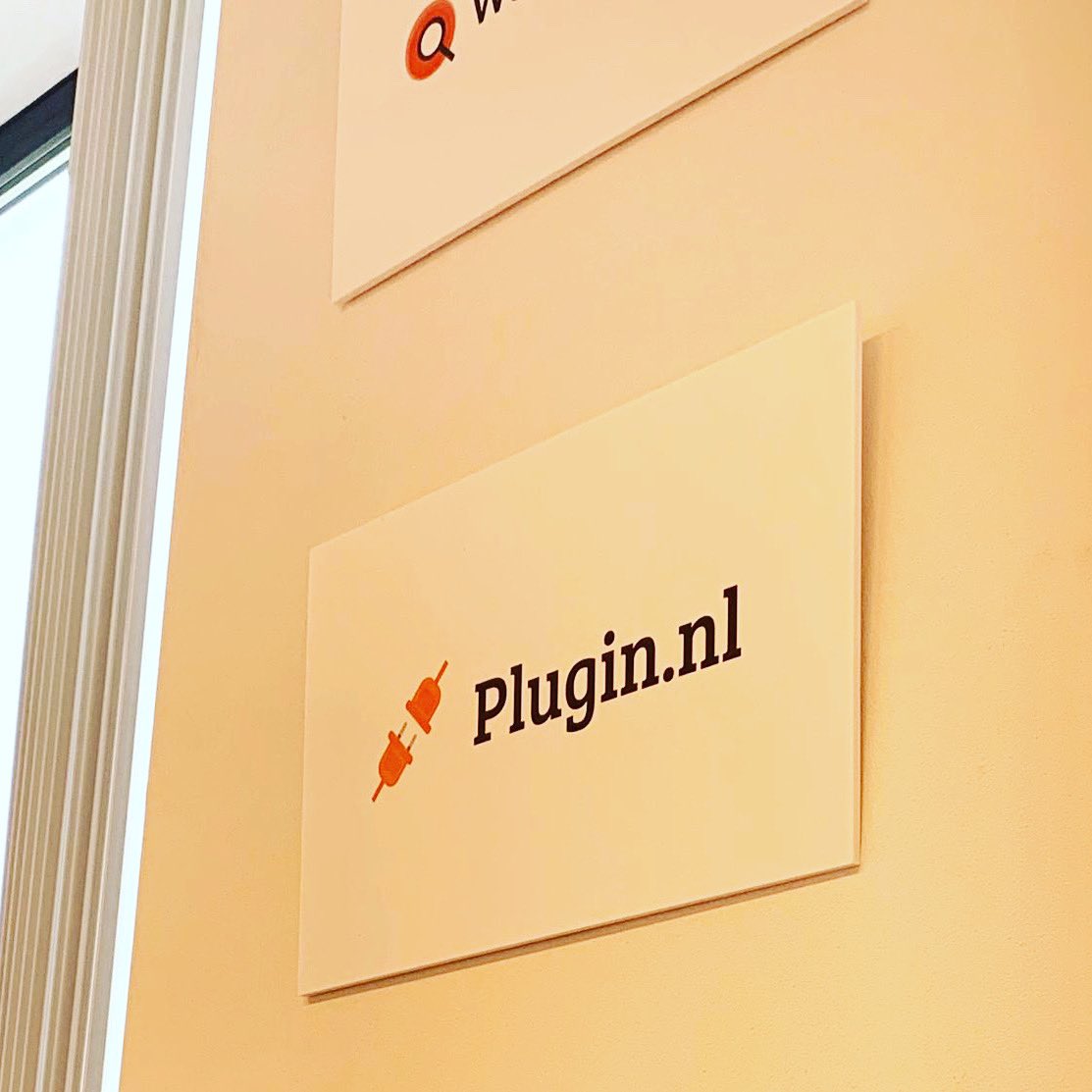 Tim_vanIersel's tweet image. Op kantoor een extra logo tegen de muur mogen hangen 🙂