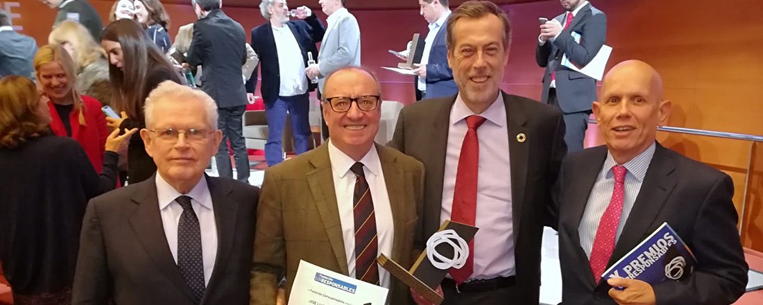 “Un profesor de Comillas ICADE, premiado por su labor en #RSC”... y su nombre es José Luis Fernandez Fernández. <a href="/Aner1958/">Aner</a>   comillas.edu/noticias/36-co…  <a href="/ucomillas/">Universidad Pontificia Comillas</a> <a href="/ComillasEtica/">Cát. Ética Económica</a>