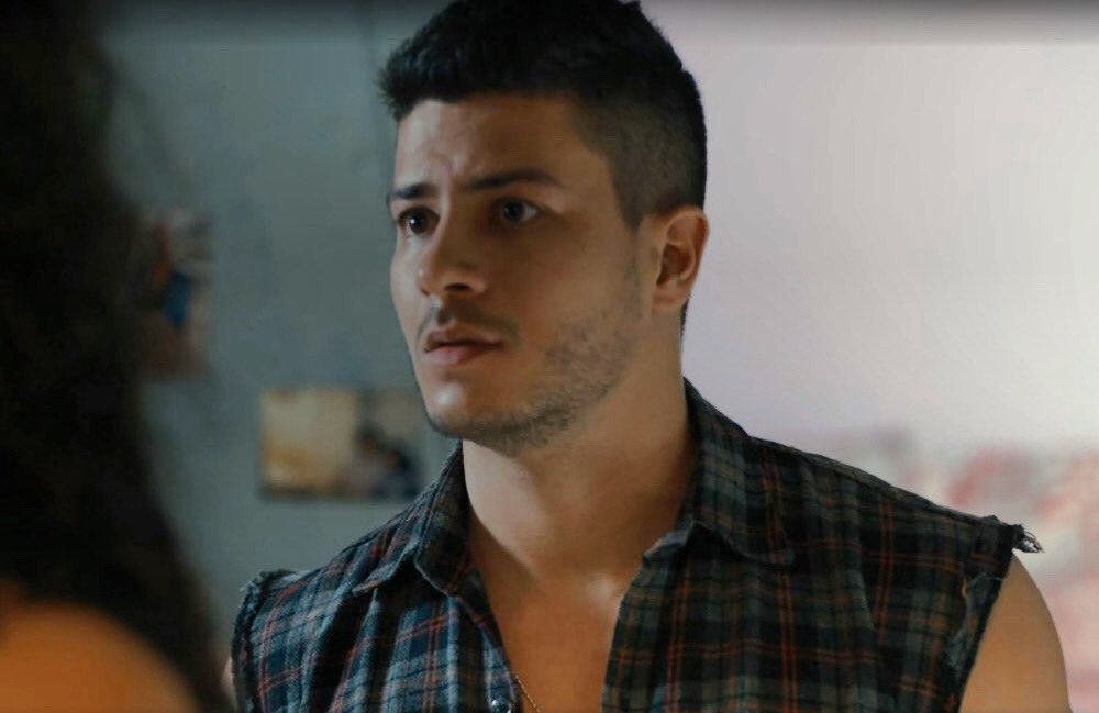 rbrpremium's tweet photo. Arthur Aguiar será “Evandro” na série da Globo “Segunda Chamada”. O ator viverá parceiro de Natasha na trama. A cena vai ao ar no dia 12/11 (terça-feira) 🎥 https://t.co/5CYLJwlICn
