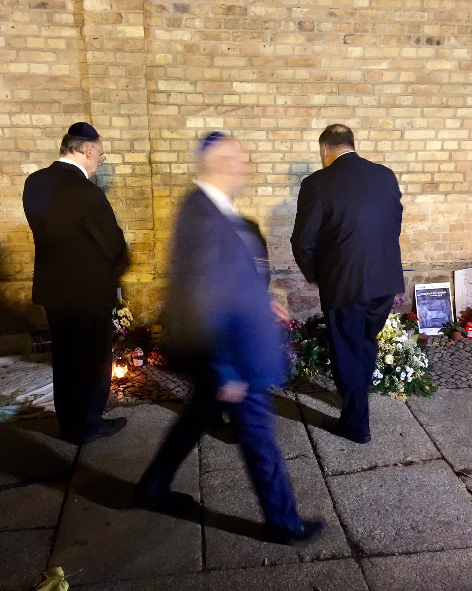 US-Botschaft Berlin (@usbotschaft) on Twitter photo 2019-11-07 21:43:27 One month ago, #Halle’s synagogue and congregation suffered a terrorist attack. Only a strong locked door saved 51 lives – 2 died outside. It was an attack not just on the #Jewish community, but on all of us. We must work together to ensure #NeverAgain. #Hallezusammen #Halle0910 One month ago, #Halle’s synagogue and congregation suffered a terrorist attack. Only a strong locked door saved 51 lives – 2 died outside. It was an attack not just on the #Jewish community, but on all of us. We must work together to ensure #NeverAgain. #Hallezusammen #Halle0910