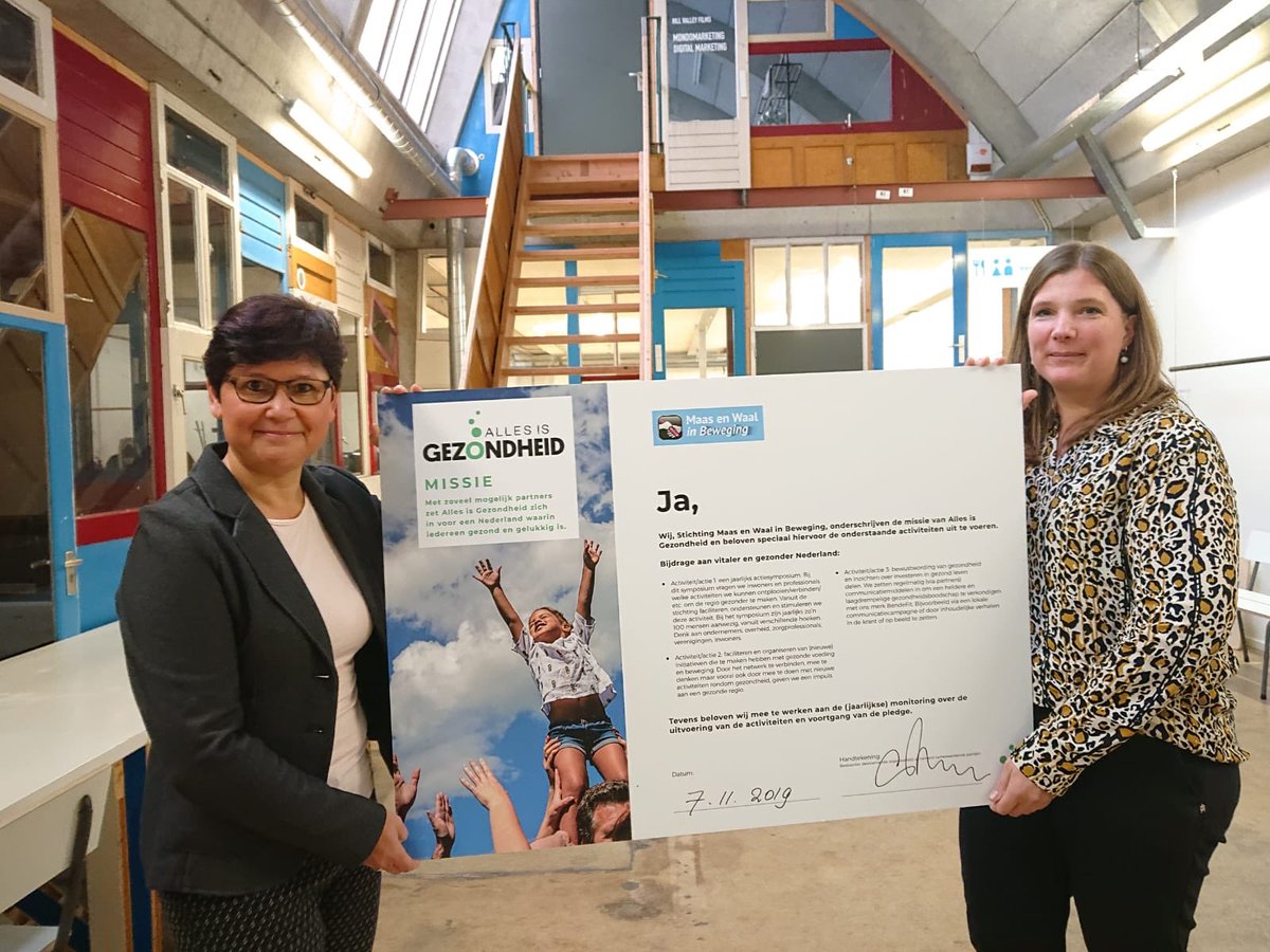 NicMo26's tweet photo. #maasenwaalinbeweging ondertekende vandaag de pledge tijdens conferentie Alles is Gezondheid @AiGezondheid. Fijn om aan te haken bij dit mooie landelijke netwerk met als missie een Nederland waarin iedereen gezond en gelukkig is! https://t.co/L0P8S39bML