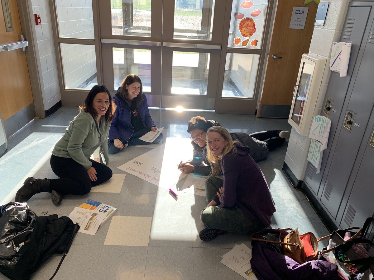 duallanguaged73's tweet image. DL staff creating Collective Commitments! #collectivecommitments #vision #mission #d73 #duallanguage #become1