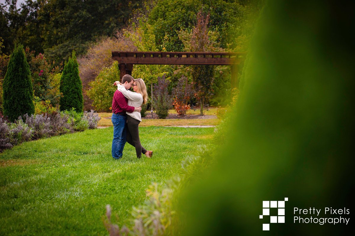 PrettyPixelsKY's tweet photo. Can’t wait to shoot this couples fabulous wedding next year! #engagement #shesaidyes https://t.co/WpJ6ZjMFwS