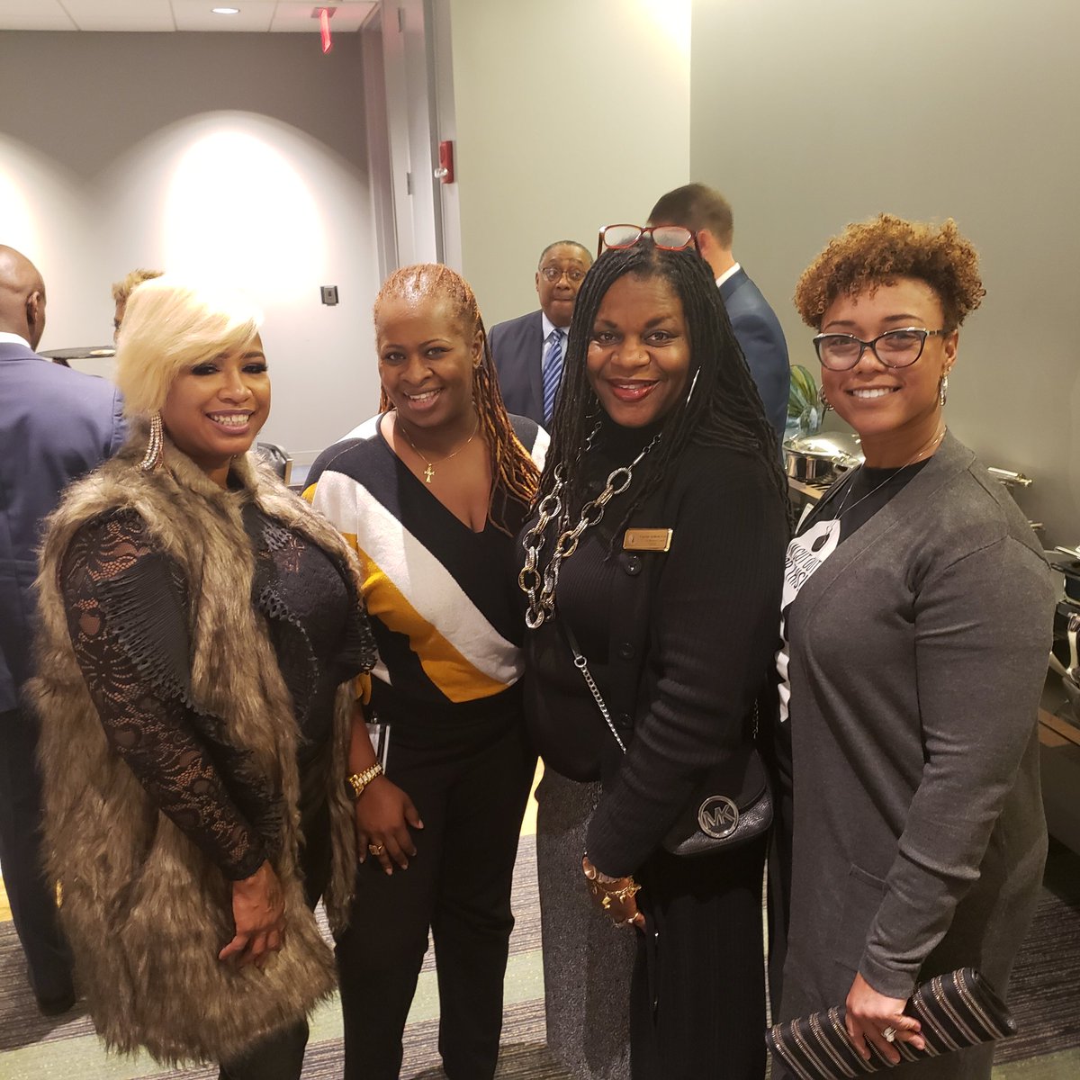 TheDrRhonda's tweet photo. Great day with amazing #entrepreneurs!! ๐
#VBMinorityBusinessCouncilConferenceAndExpo
#VBStrong
#vbmbc
@VBMinBusCouncil https://t.co/TWyNnM2uBs