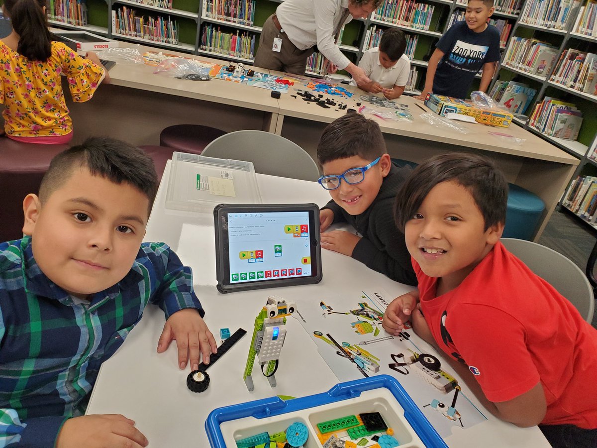 kimperclefarias's tweet photo. Our #GatorCoders continue to impress in their creativity and problem solving skills in #Robotics Club! We made maps for Ozobot ๐บ built and coded Lego robots๐ค made characters for our video game๐ฎ and began learning how to use coding links #sayitloudSVE #RISDsaysomething https://t.co/FHrsD1nAHb