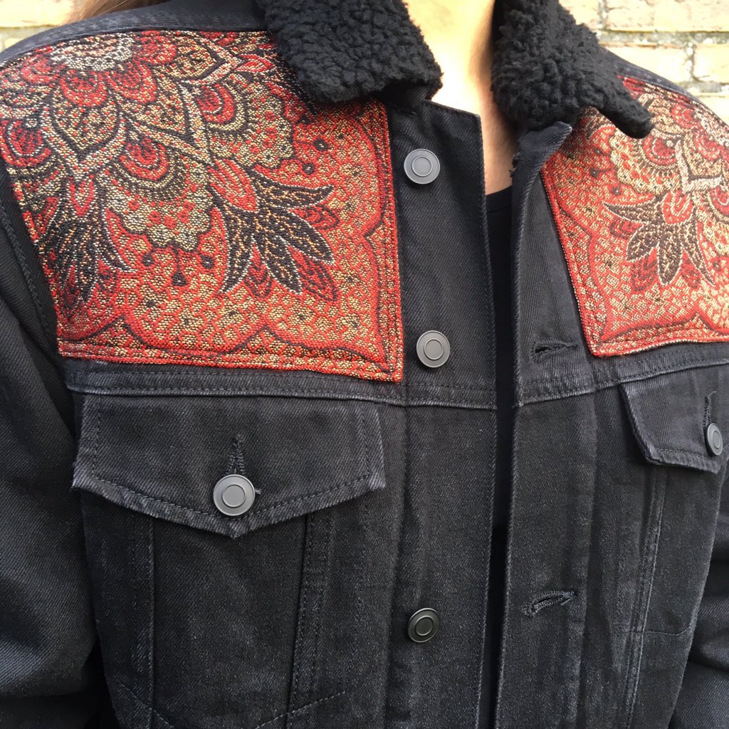 Lucid_one__'s tweet photo. new jackets online 🤘🏽
•
https://t.co/wdiQXDKuPK
•
#customized #oneofakind #fancyjacket #vintagetextile https://t.co/hjzduVV4ui