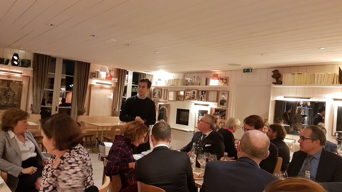 Une belle démonstration ce soir des candidats aux municipales à #paris <a href="/gaspardgantzer/">Gaspard Gantzer</a> et <a href="/isabellesaporta/">Isabelle Saporta</a> sur l'importance de voir #parisengrand : autour d'un dîner avec les entreprises du <a href="/ClubGrandParis/">Club des Entreprises du Grand Paris</a> à Saint-ouen de l'autre côté du périphérique, au restaurant Ma Cocotte