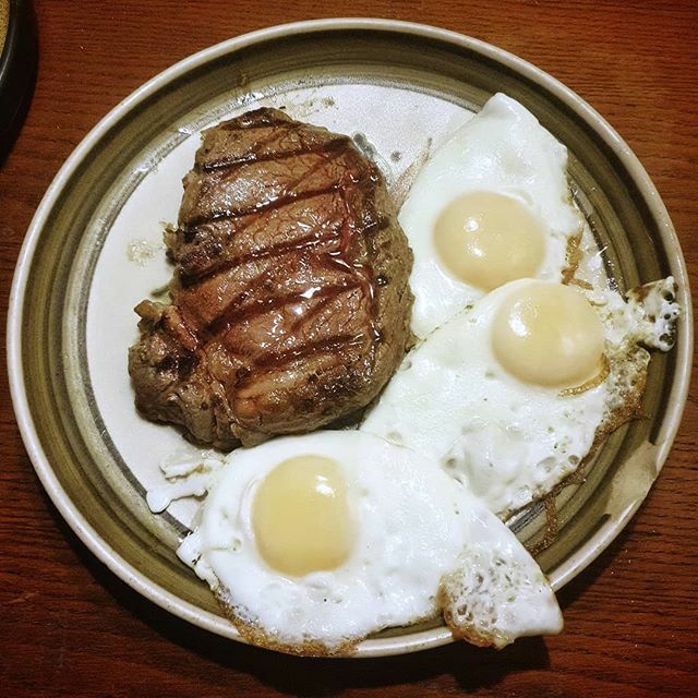 Zerocarbdiet's tweet photo. Steak and eggs 18hrs fasted 900 calories 59% f, 40% p, 1% c. #easyketo #boringketo #keto #ketogenicdiet #lowcarb #lowcarbhighfat #lchf #psmf #steakandeggs #whatieattoday https://t.co/hC4t9MmJd5 https://t.co/IfrxJ1EbCA
