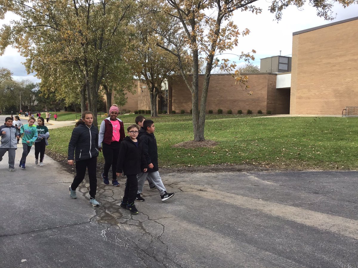 DuffyKaryl's tweet photo. High Point Fun Run! @hpointschool #208isGreat https://t.co/ewfwFINjG1