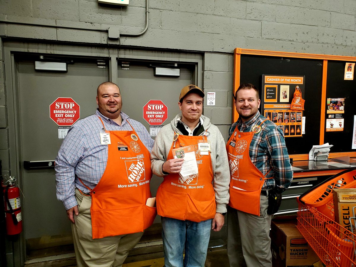 #recognition time at 2567 Hagerstown! TOMs <a href="/SteveGalliardHD/">Steve Galliard</a> and <a href="/TOMpwatts/">P Watts</a> giving cashier Dave Ajello a Homer for great service at SCO! Way to go, Dave! <a href="/Jayhut06/">Jason Hutson</a> <a href="/RebeccaTHD/">Rebecca Carroll</a> @thd0063 <a href="/OrrinBurkett/">Orrin Burkett</a> @watlock5 <a href="/thd2567/">Debbie Smith</a>