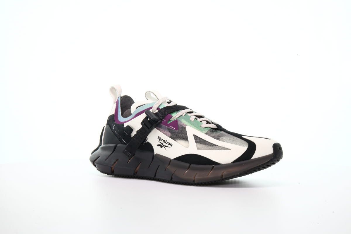 Sneaker News tweet media