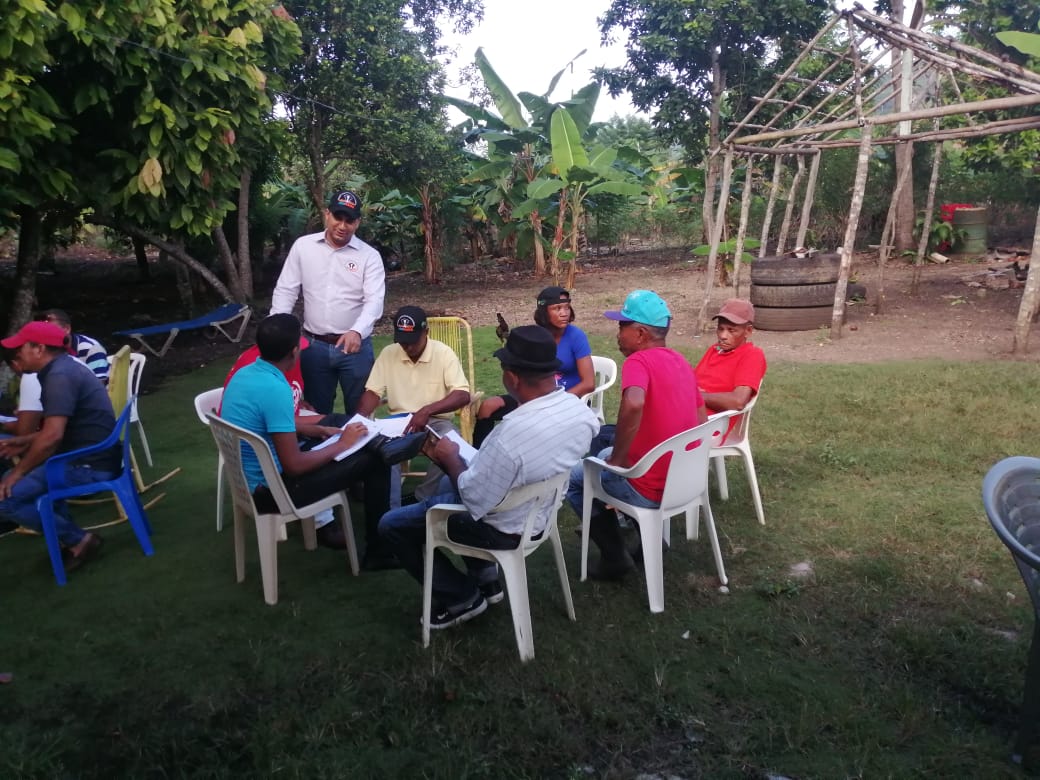 PROGANA_RD's tweet photo. Sesión sobre manejo de registros financieros en fincas en ECAG García Casa de Piedra, Los Guineos, Higüey. https://t.co/GggRPYuYTR