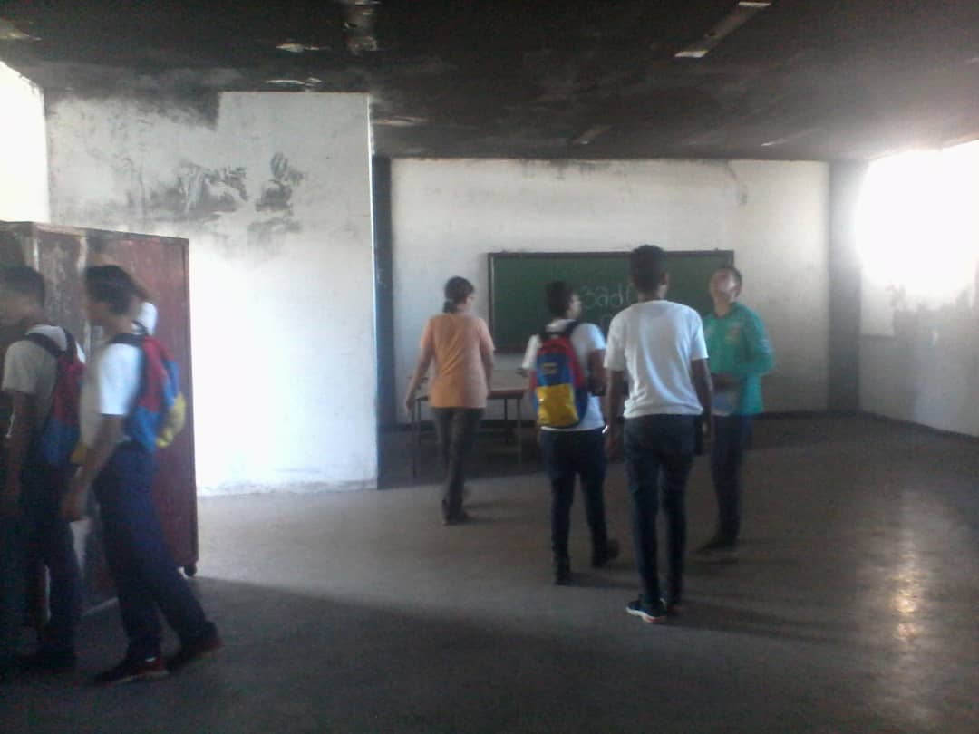 #30Octu Levantamiento de plano eléctrico y arquitectónico para propuesta de recuperación del taller de calzado por el curso Básico de electricidad de mantenimiento a cargo de la MTP Lorena Lopez.
<a href="/WuikelmanAngelP/">Wuikelman Angel P.</a>