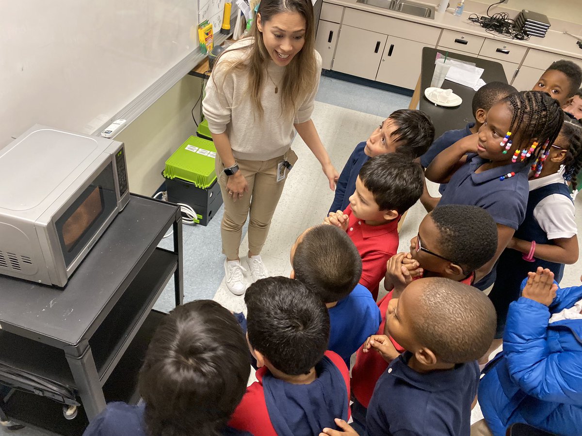 Best_Bulldogs's tweet photo. Do you know what happens to ivory soap when you microwave it? Our 2nd graders do! #LabDay #BestScienceMatters #aliefleads #BestRTWOL๐ @AliefScience https://t.co/wQk6RrneXy