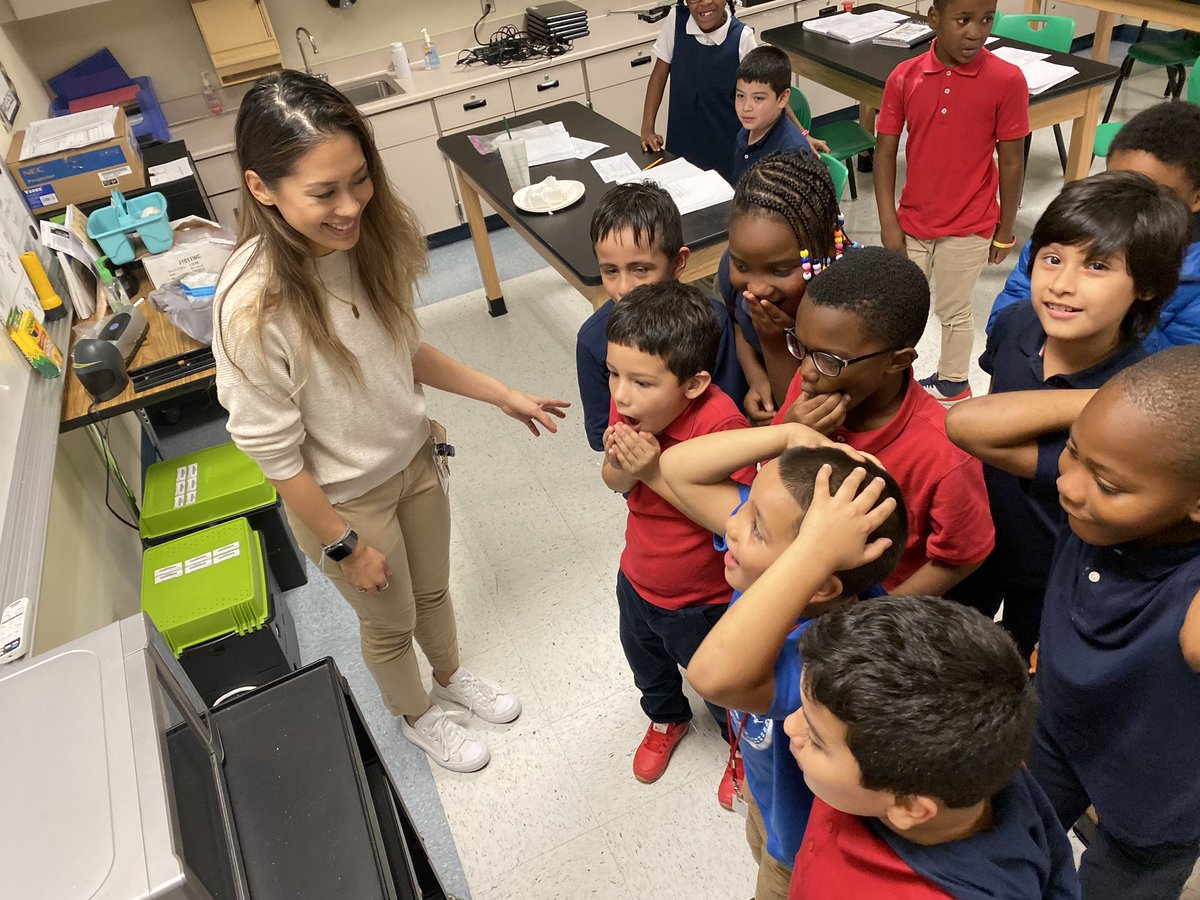 Best_Bulldogs's tweet photo. Do you know what happens to ivory soap when you microwave it? Our 2nd graders do! #LabDay #BestScienceMatters #aliefleads #BestRTWOL๐ @AliefScience https://t.co/wQk6RrneXy